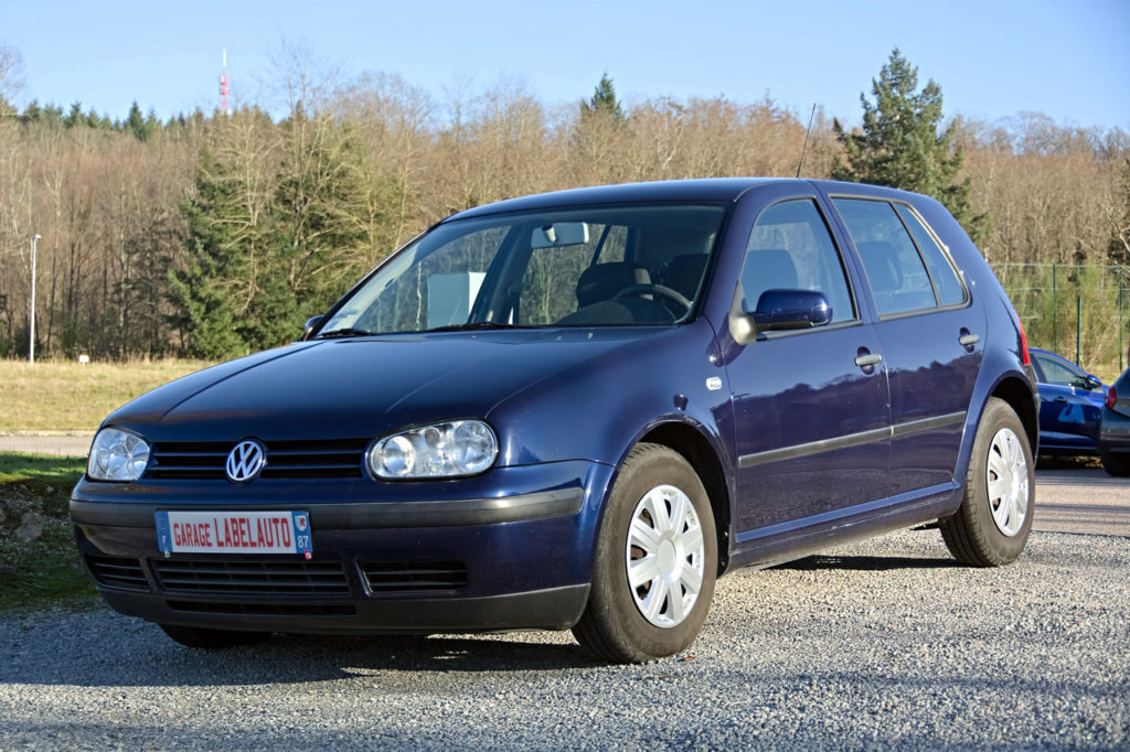 Volkswagen Golf IV 1.6L 105CH / 2490€