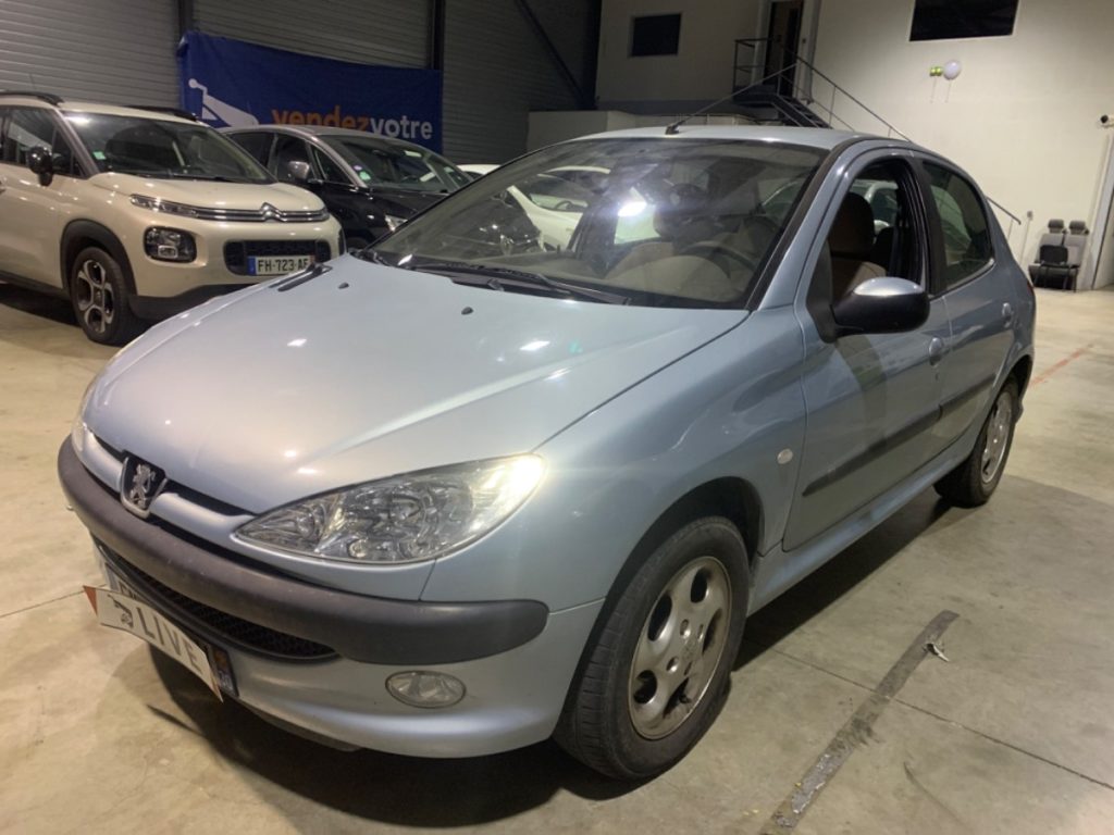 Peugeot 206 2.0L 90CH HDi Style / 4490€
