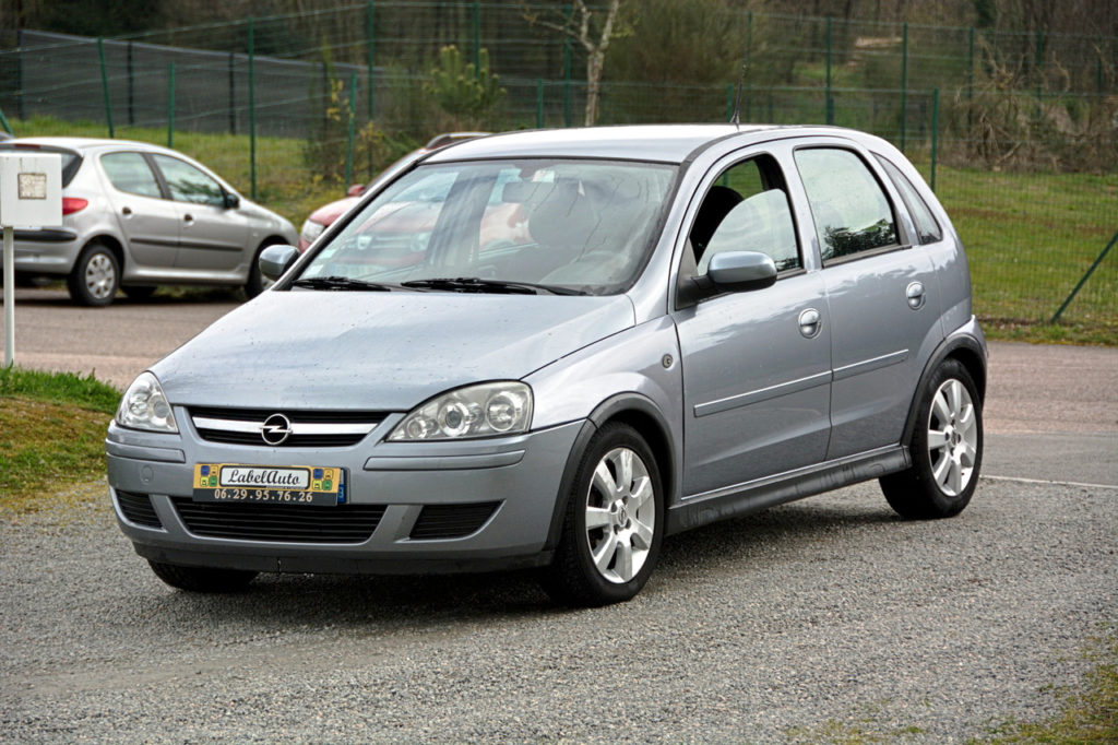 Opel Corsa 1.2L TWINPORT 80CH / 3990€
