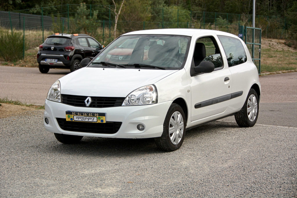 Renault Clio 1.2L Campus Authentique 75CH 3P / 4490€